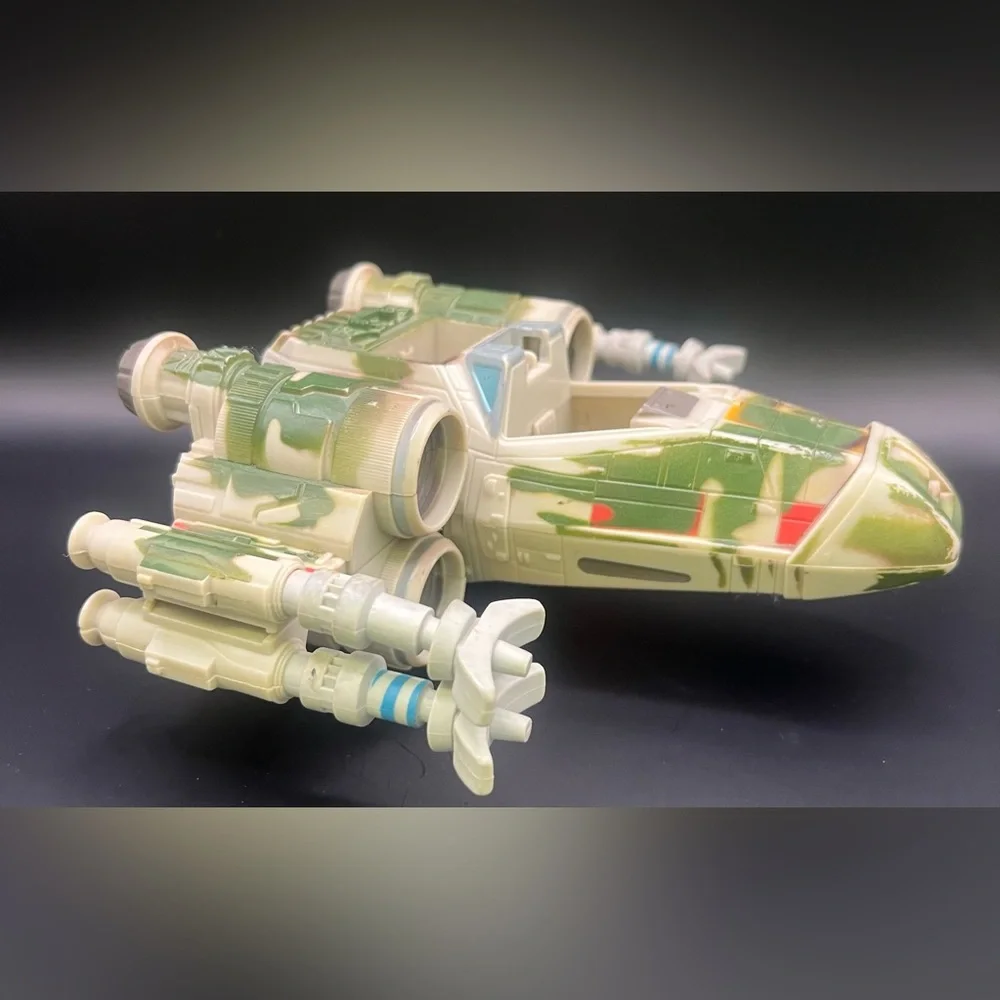 Start‎ Wars-2001 Toy, Wings move- Red piece not included, Pre-Owned